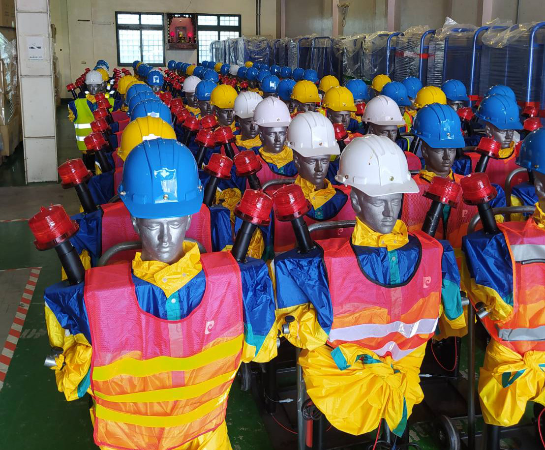 更加醒目的道路施工區域,電動旗手提高用路人注意力 更加醒目的道路施工區域,電動旗手提高用路人注意力